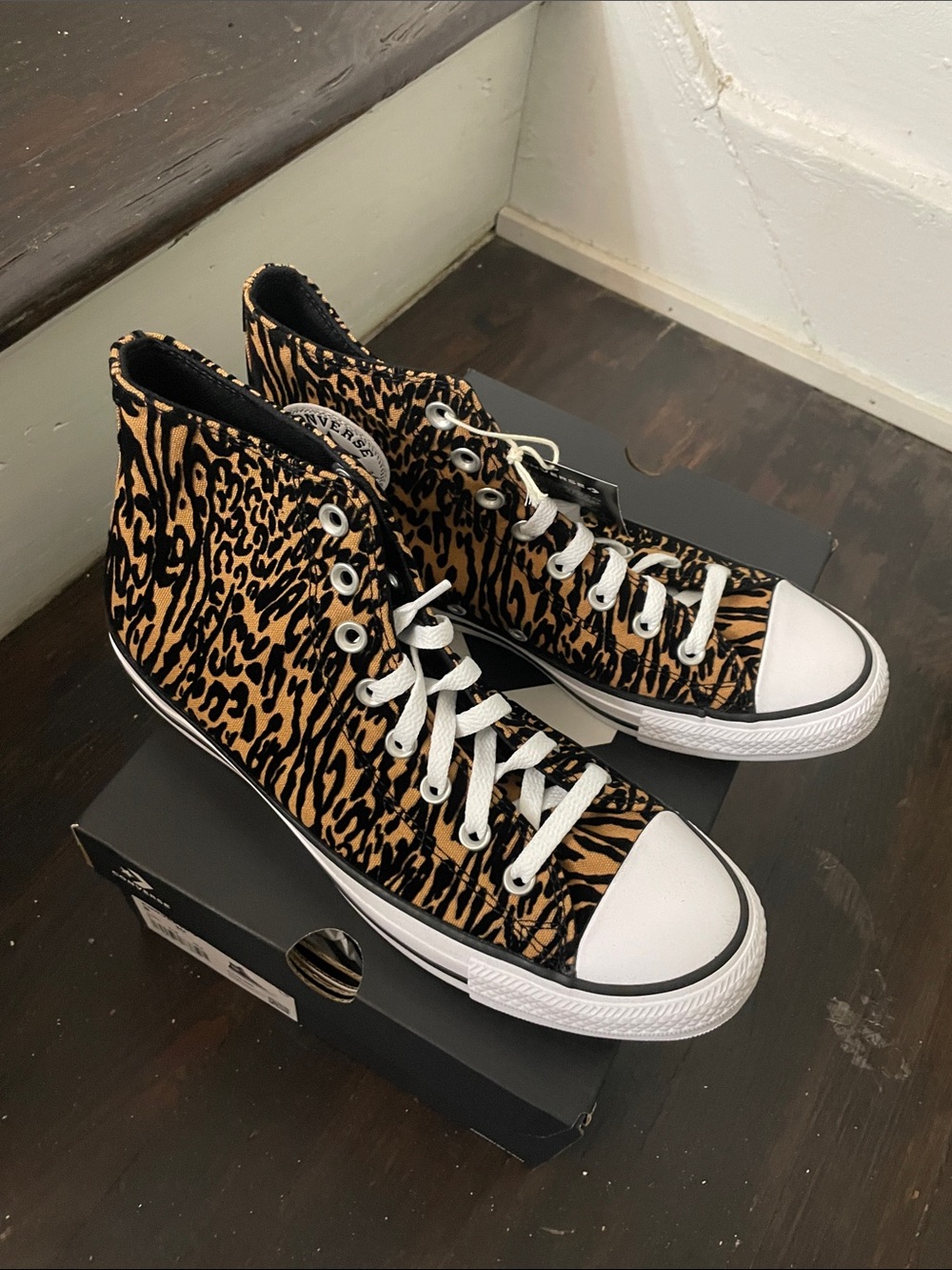 Converse High Top Sneakers Leopard Print Black and Brown size 10 - Picture 3 of 3